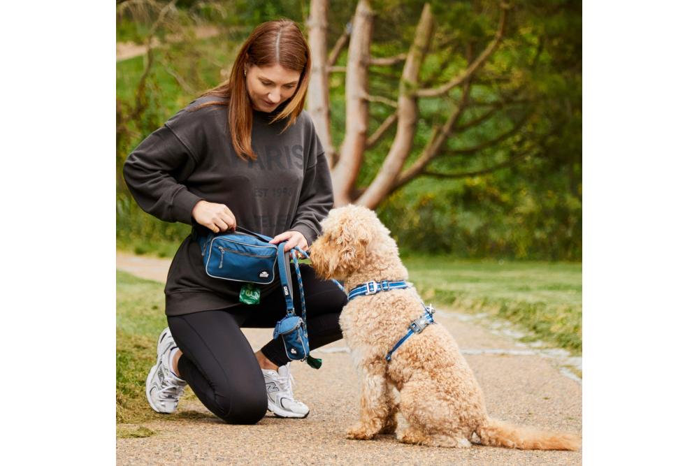Bolsa riñonera para perros DOG Copenhagen. Permite llevar en cintura y cruzada. Con perro 6