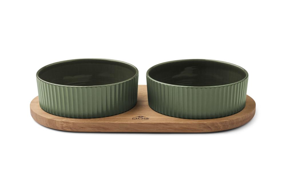 Comedero doble para perros Kronborg de DOG Copenhagen. Cerámica porcelana verde  y madera 2