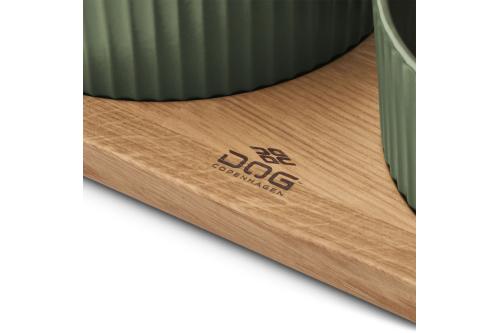 Comedero doble para perros Kronborg de DOG Copenhagen. Cerámica porcelana verde  y madera 4